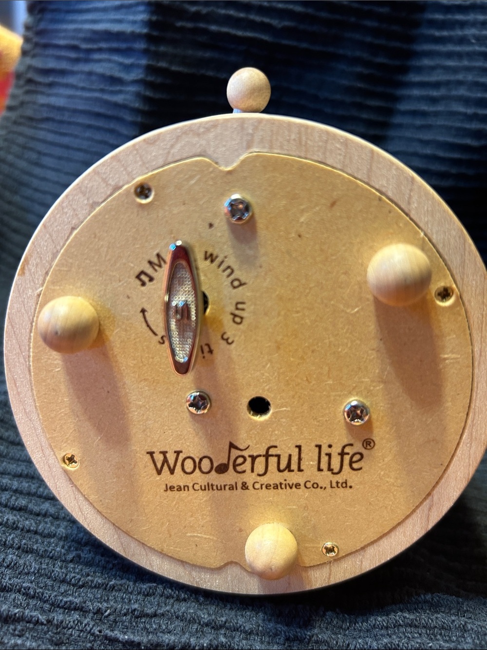 Wooderful Life handcrafted wooden musical box with forest animal figures - Picture 3 of 7